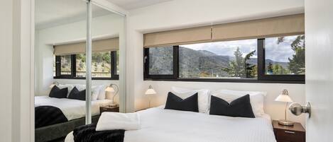 3 bedrooms, iron/ironing board, free WiFi