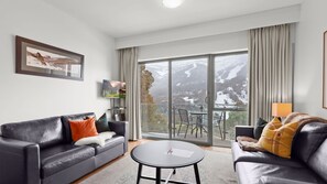 Fernseher, DVD-Player, Stereoanlage