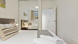 1 chambre, fer et planche à repasser, accès Internet, draps fournis