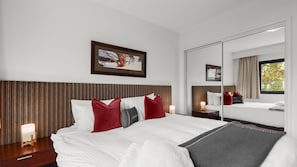 1 slaapkamer, een strijkplank/strijkijzer, gratis wifi, beddengoed