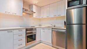 Fridge, microwave, oven, stovetop - Lantern 8 Balcony, a one bedroom apartment (Thredbo)