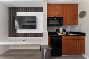 Private kitchen - 2 Suites, Sleep 6, Kitchen, Near Epic Univ (Orlando)