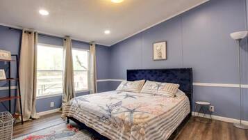 4 bedrooms, WiFi, bed sheets