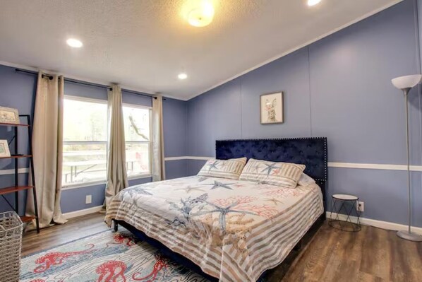 4 bedrooms, WiFi, bed sheets