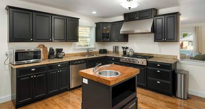 5 BD/3.5BA -Arcade-WFH Desks-Pool/Pingpong Table