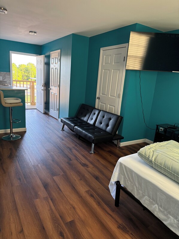 1 bedroom, iron/ironing board, free WiFi