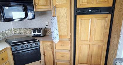 Roomy Bear Cave RV in the Desert in Marvelous Scenic, Arizona