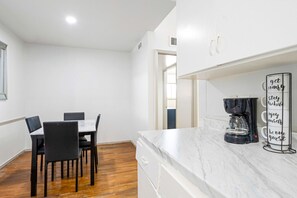 Dining - Stylish 1 BR Near Deep Ellum (Dallas)