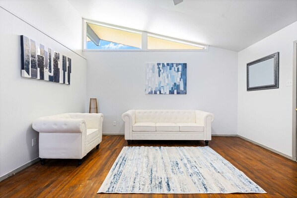 Smart TV - Stylish 1 BR Near Deep Ellum (Dallas)