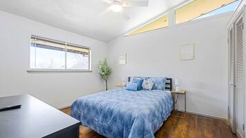 1 bedroom, desk, iron/ironing board, free WiFi