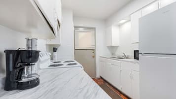 冰箱、微波炉、烤箱、炉灶