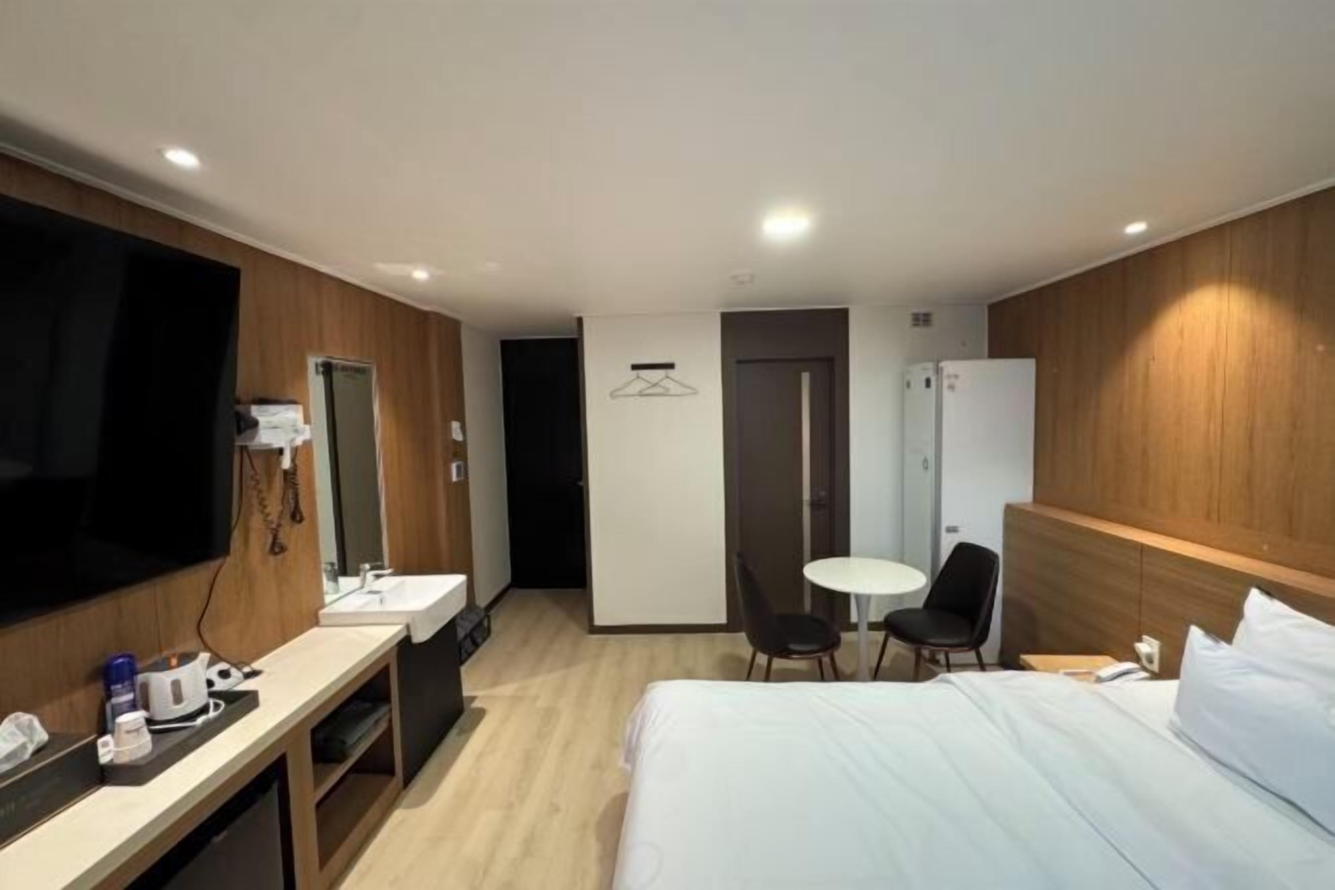 Memory foam-madrasser, individuell inredning, unika möbler och skrivbord