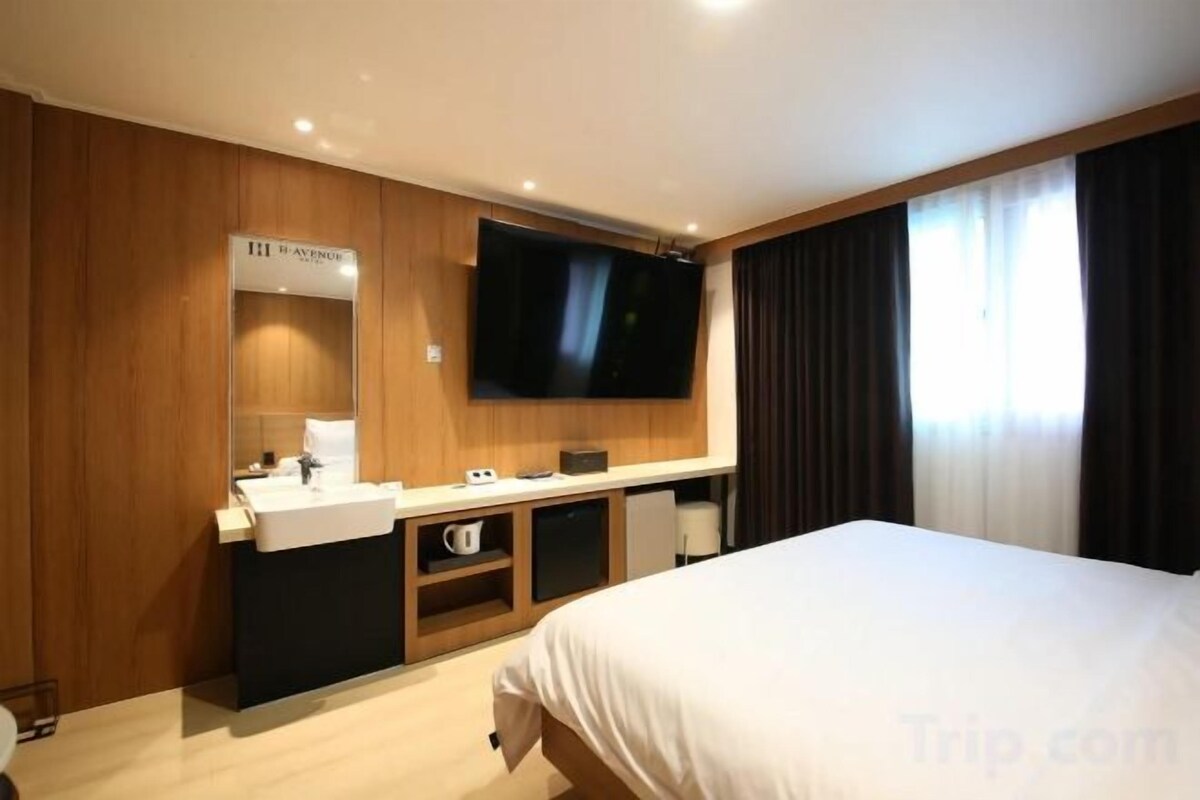 Memory-foam beds, desk, laptop workspace, blackout curtains