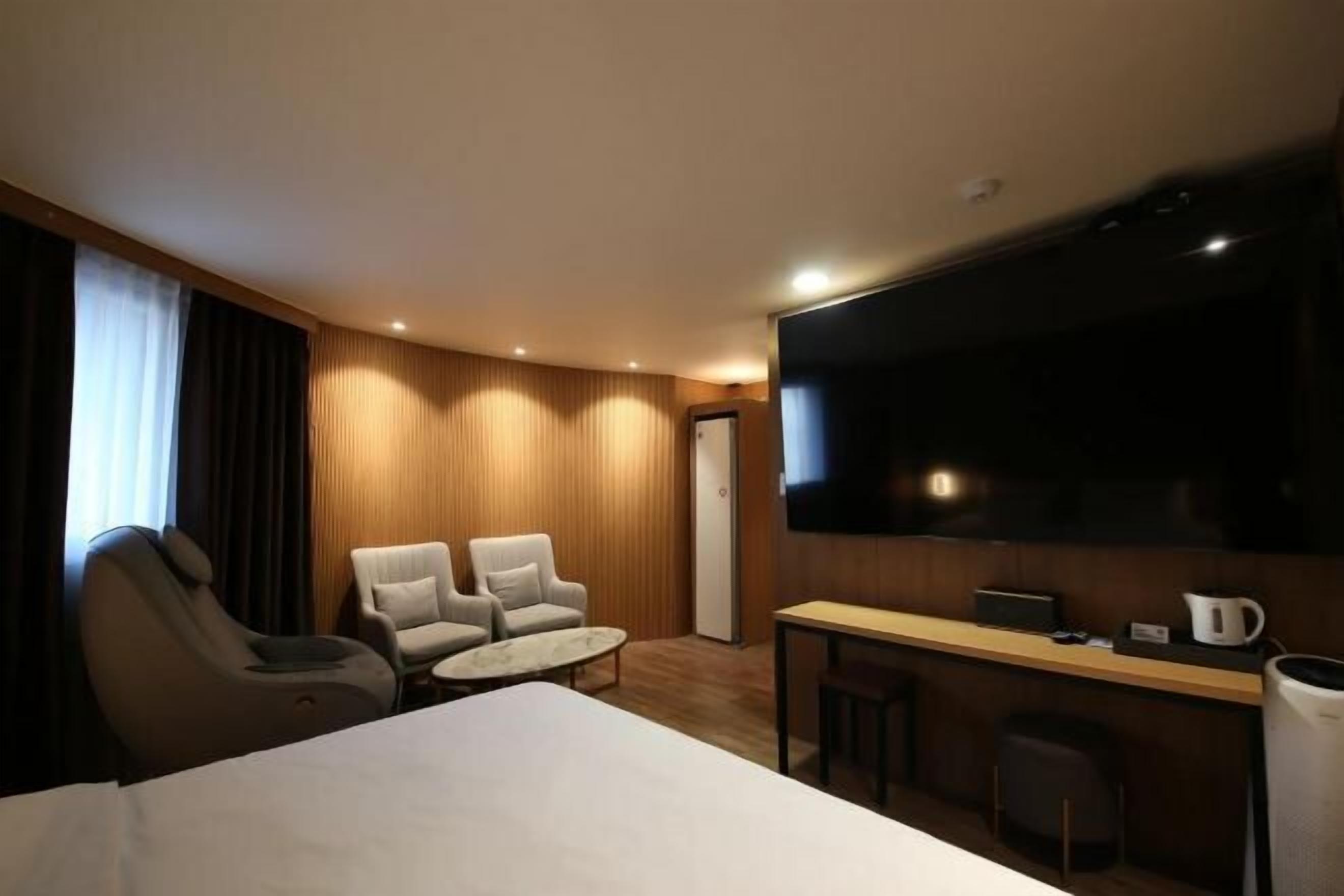 Memory foam-madrasser, individuell inredning, unika möbler och skrivbord