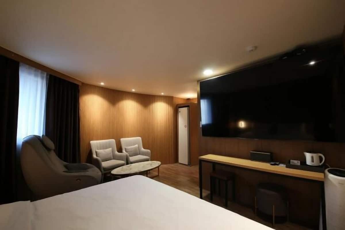 Memory foam-madrasser, individuell inredning, unika möbler och skrivbord