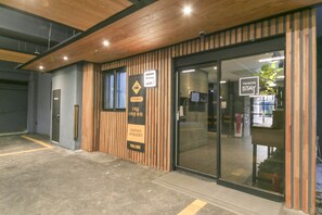 Estacionamiento gratis, valet parking gratis