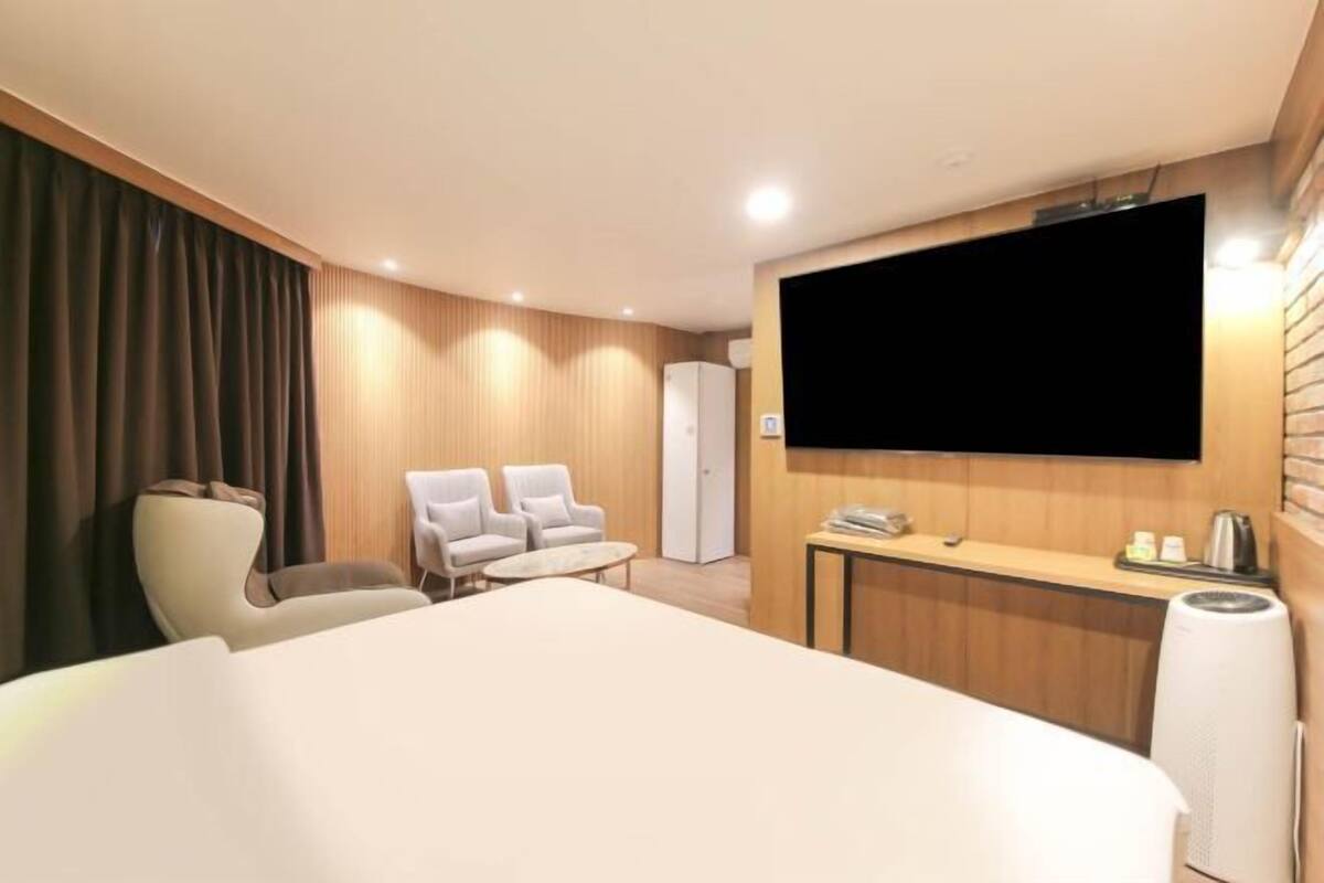 Memory-foam beds, individually decorated, individually furnished, desk