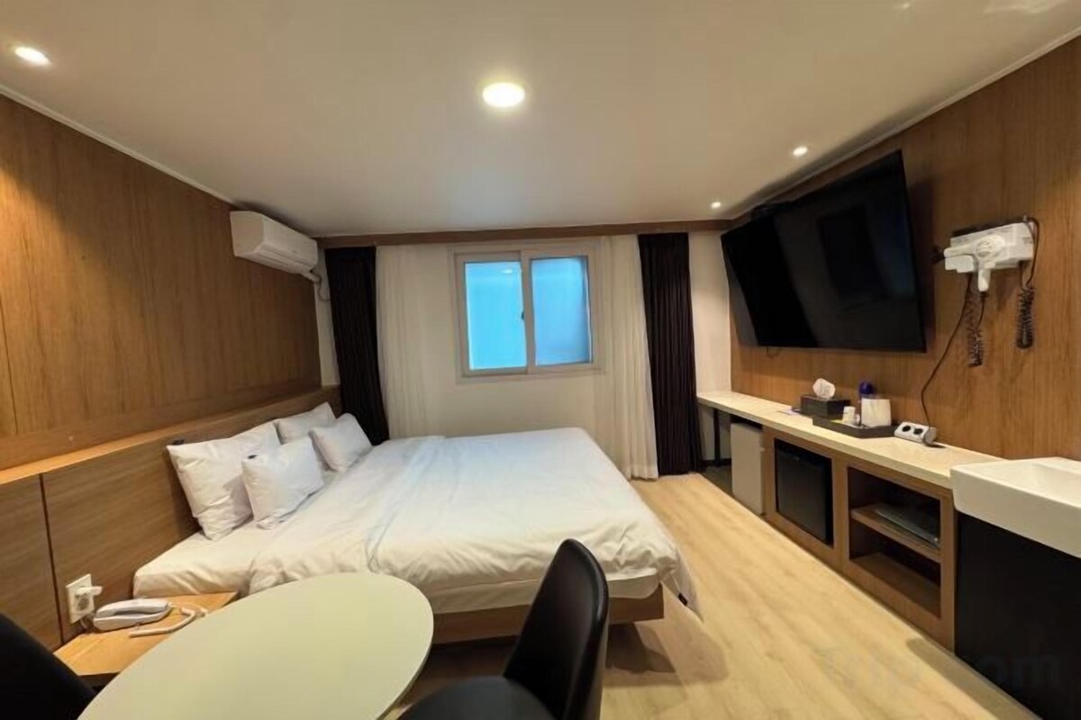 Memory-foam beds, desk, laptop workspace, blackout curtains