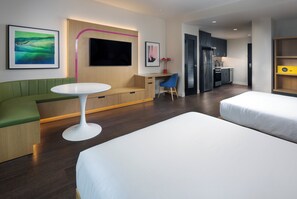 Premium-Doppelzimmer, 2 Queen-Betten | 1 Schlafzimmer, Zimmersafe, Schreibtisch, Bügeleisen/Bügelbrett