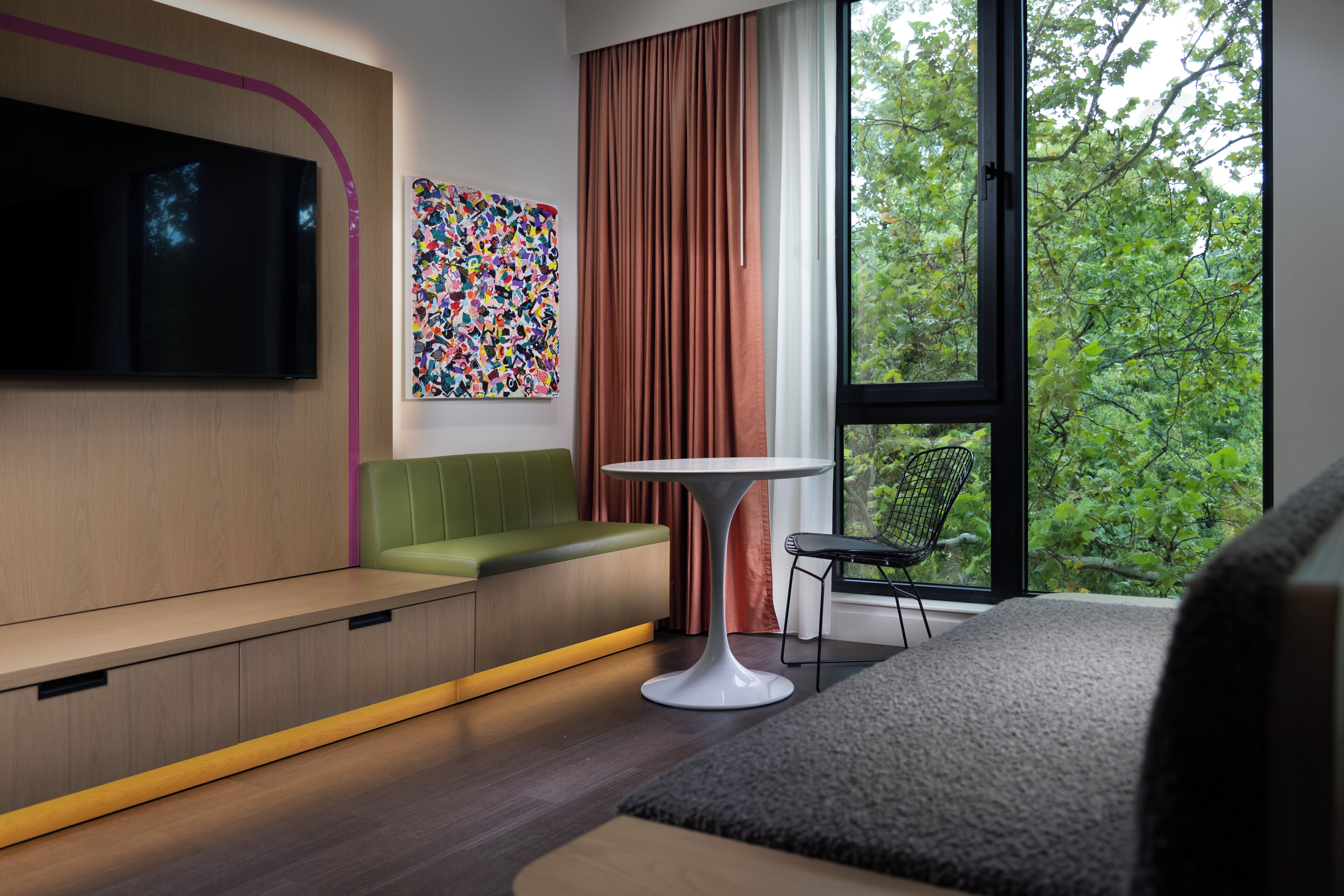 Caja de seguridad en la habitación y escritorio 