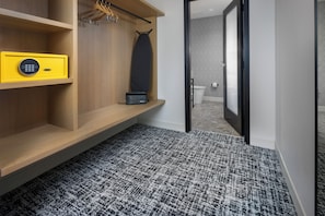 In-room safe, desk, iron/ironing board, free WiFi