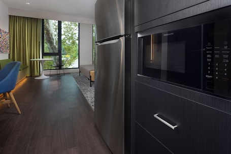 Fridge, microwave, stovetop, cookware/dishes/utensils