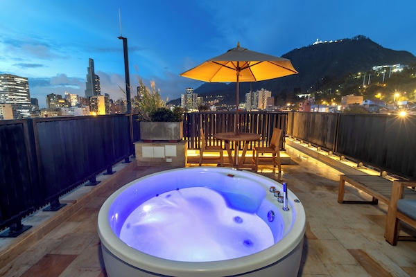 Luxury Suite, City View | Terrace/patio