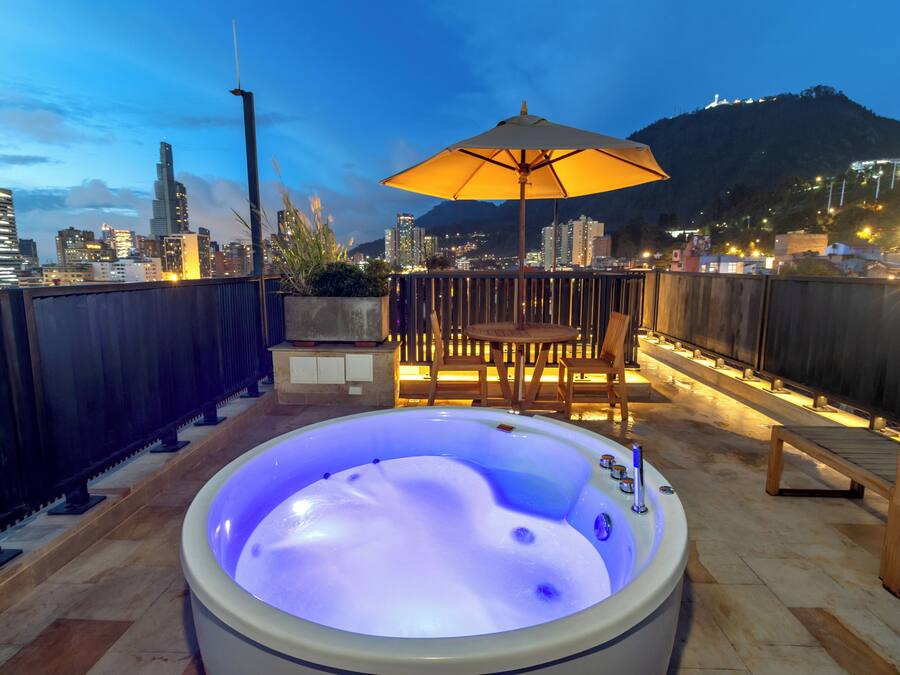 Luxury Suite, City View | Teres/patio