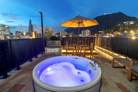 Terraza o patio. Camelia by Masaya Collection