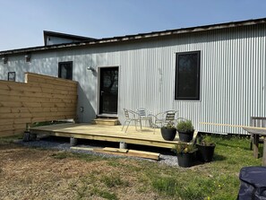 Outdoor dining - Newly built, large modern timber frame apartment in Charlotte, VT (Charlotte)