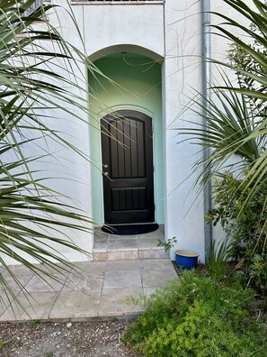 Exterior detail - Waterfront Entire First Floor Private Suite, Kitchen, Bath in Beautiful Beaufort (Beaufort)