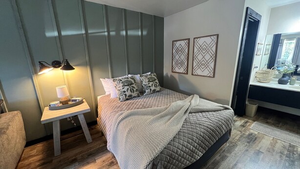 Comfort Room | Living area - SDC Nightly Rentals (Branson)