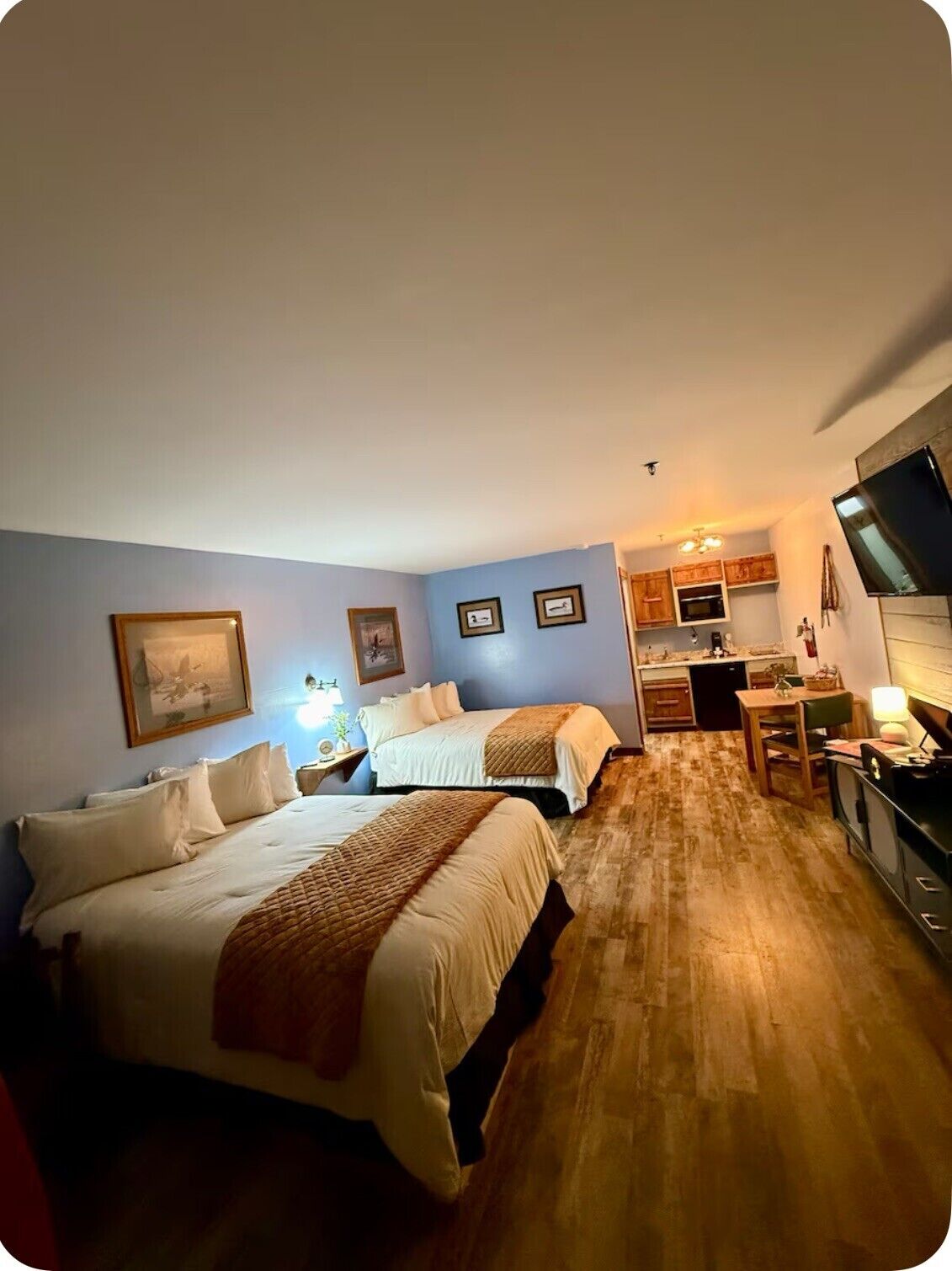 Habitación Deluxe, cocineta | Área de sala de estar