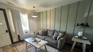 Comfort Room | Living area - SDC Nightly Rentals (Branson)