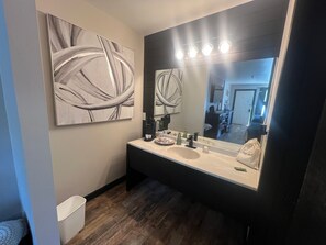 Luxury Room | Bathroom - SDC Nightly Rentals (Branson)