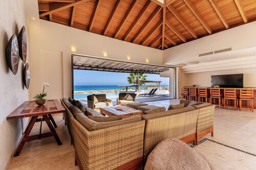 Beachfront, incredible views, 4bd, 4+ba, fish/swim/snorkel in the Sea of Cortez