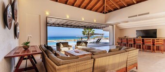 Beachfront, incredible views, 4bd, 4+ba, fish/swim/snorkel in the Sea of Cortez