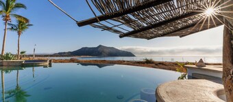 Beachfront, incredible views, 4bd, 4+ba, fish/swim/snorkel in the Sea of Cortez