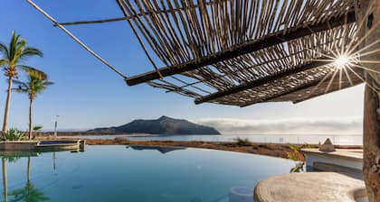 Beachfront, incredible views, 4bd, 4+ba, fish/swim/snorkel in the Sea of Cortez
