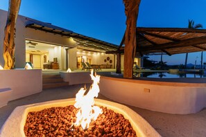 Terrace/patio - Beachfront, incredible views, 4bd, 4+ba, fish/swim/snorkel in the Sea of Cortez (Baja California Sur Z.C)