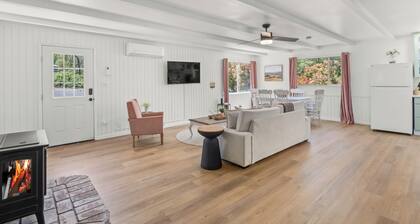 New Barn Stay with Hot Tub, Game Room, BBQ & Fire Pit!