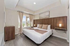 1 bedroom, iron/ironing board, WiFi, bed sheets - King Bed Suite, Kitchen, Near Theme Parks (Orlando)