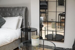 1 bedroom, iron/ironing board, free WiFi, bed sheets - Urban Chic 6 with Free Parking (Birmingham)