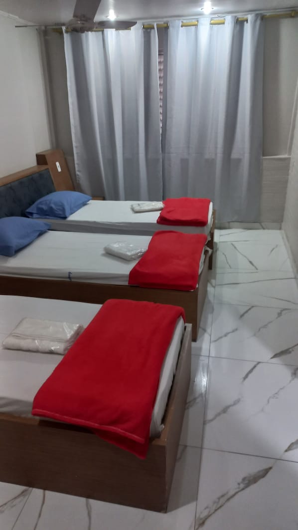 Habitación triple básica | Wifi gratis 