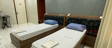 Habitación básica con 2 camas individuales | Wifi gratis