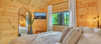 •Twilight Escape•
Tiny home in Herndon Pa