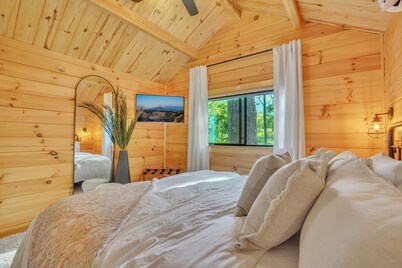 âąTwilight Escapeâą
Tiny home in Herndon Pa