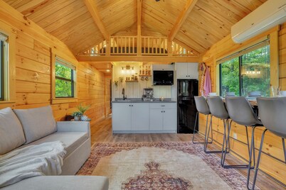 •Twilight Escape•
Tiny home in Herndon Pa