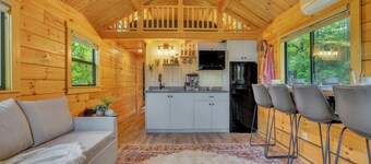 •Twilight Escape•
Tiny home in Herndon Pa