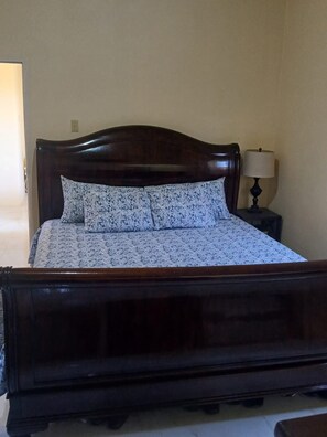 3 bedrooms, iron/ironing board, WiFi, bed sheets